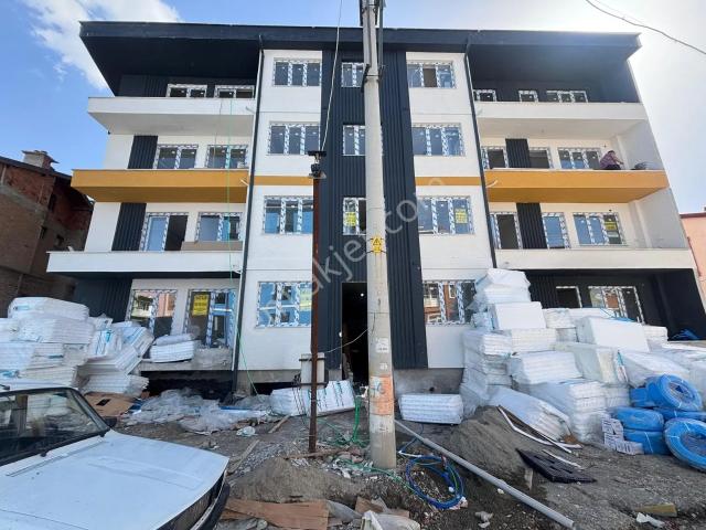 Yaman'dan Çay Yaka Mah. Hatay Cad. Üzeri 2 Adet Sıfır Daireler