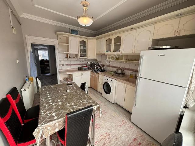 Yamandan Bolvadin İstasyon Caddesi Üzerinde Eşyalı Kiralık Daire
