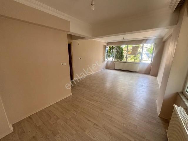 Yaman'dan Bolvadin Konak Mah. Zişan Evlerinde 2+1 Kiralık Daire