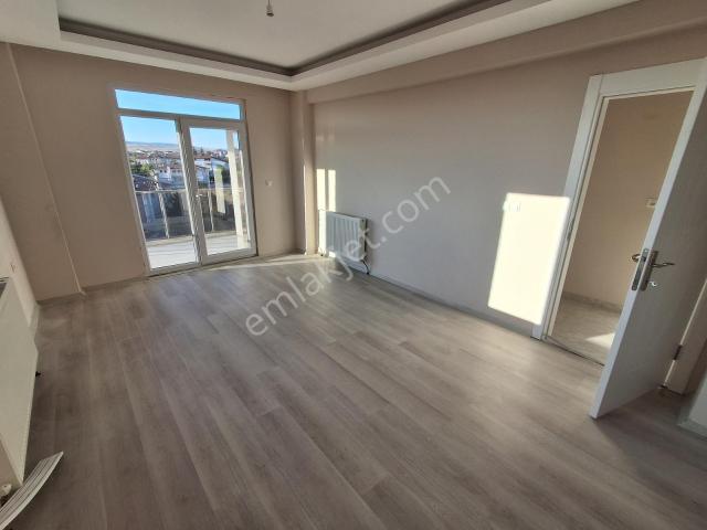 Yaman'dan Bolvadin Malazgirt Mah. 2+1 Kiralık Daire
