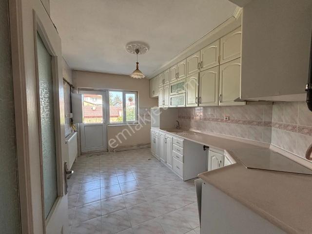 Yaman'dan Bolvadin Selçuklu Mah. Bahçeli Kiralık 3+1 Daire