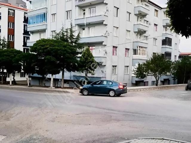 Yamanlar Emlaktan Çiçekdağında 3. Kat Köşe Başı Daire