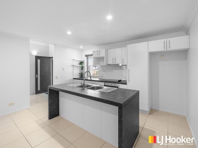 Yamba, 2/32 Park Avenue