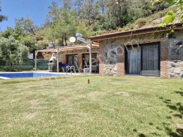 Yanıklar Karaot Mevkisinde Uzum Dönem Kiralık Müstakil Villa