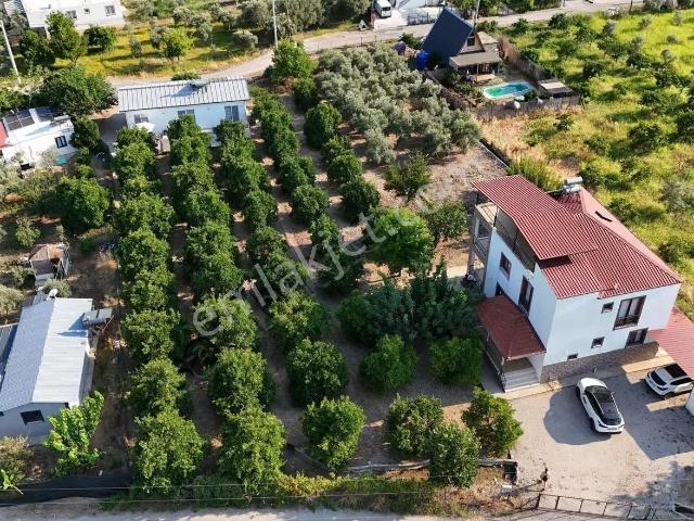 Yanıklar Mahallesinde 2300 M2 Tarla İçerisinde Satılık Evler