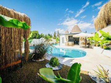 Yanıklar Mahallesinde Farklı Mimarisiyle Eşyalı Kiralık Villa