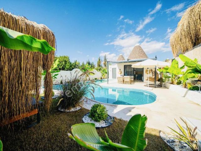 Yanıklar Mahallesinde Farklı Mimarisiyle Eşyalı Kiralık Villa