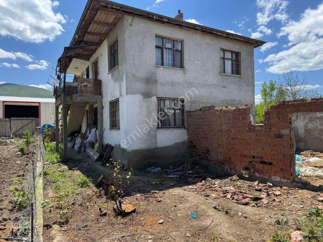 Yankı'dan Pazar Merkezde 353 M2 İçinde 2 Katlı İmarlı Bina&arsa