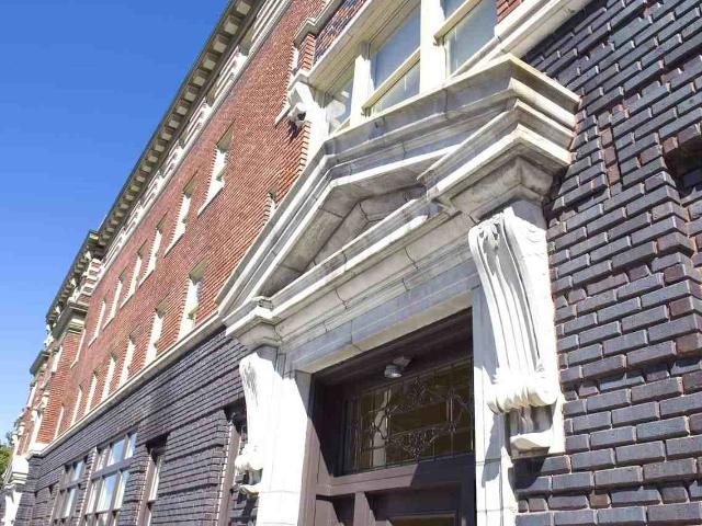 Yankee Hill 2 Bedroom Apartment for Rent at 3430 Gillham Rd, Kansas City, MO 64111 Broadway Gillham