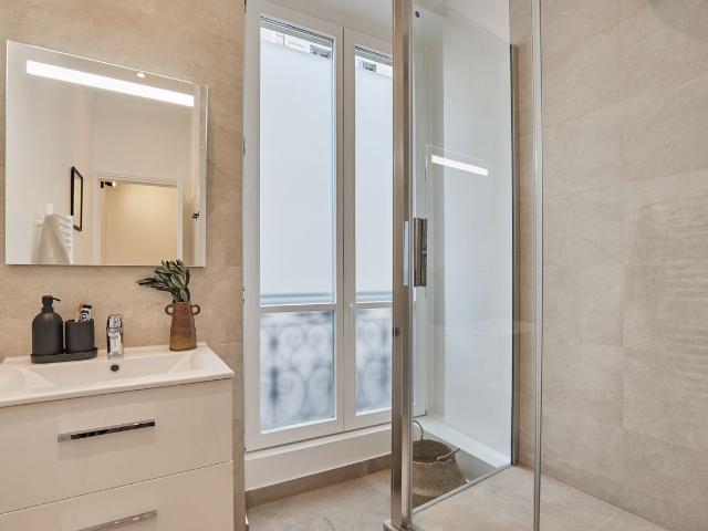 Yanoa 2 bedrooms in Madeleine, Paris Amsterdam Apartments for Rent