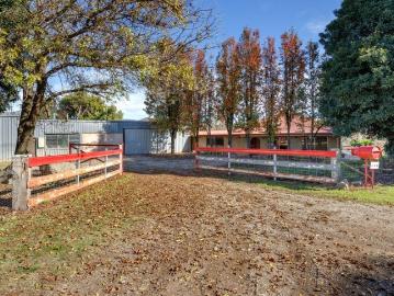 YACKANDANDAH Lifestyle Options On 1.4 Beautiful Acres