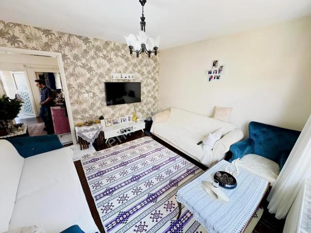 Yahya Kemalde Cadde Üzerinde Kiralık 2+1 Daire