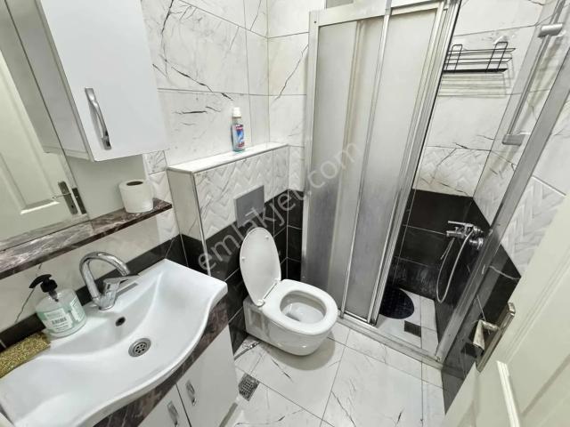 Yahya Kemal'de Cadde Üstünde Eşyalı Kiralık 1+1 Daire