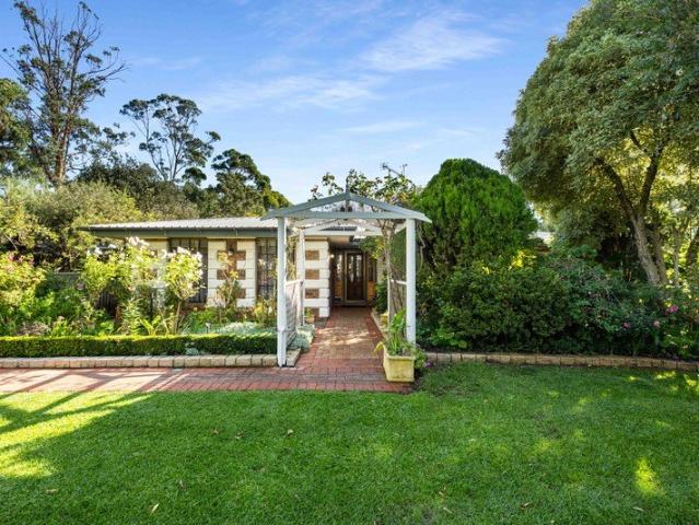 Yahl Hill: Where Established Grandeur Meets a Secluded Sanctuary Lifestyle