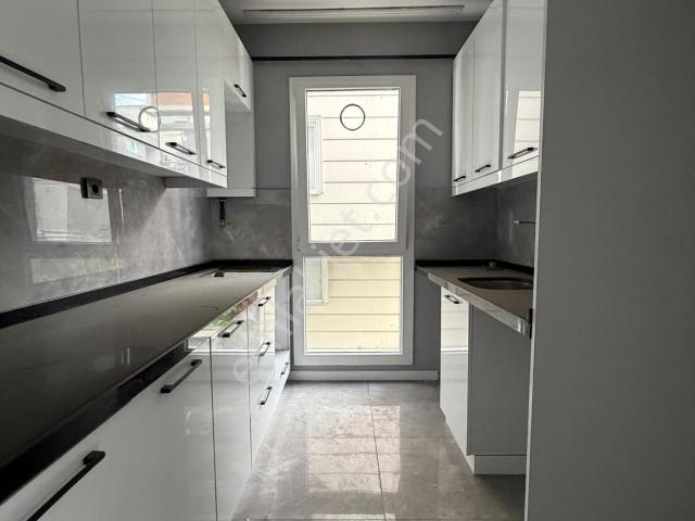 Yakuplu'da Yeni Binada Yüksek Giriş Kapalı Mutfak Kiralık 2+1