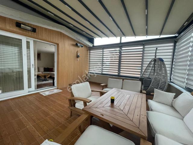 Yakacık Çarşı Mahallesinde 4+1 Mimari Dekorlu Teraslı Kiralık