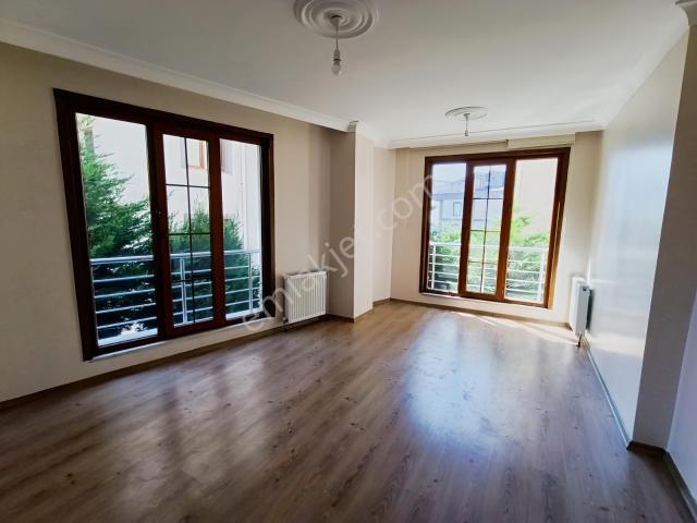 Yakacık Çarşı Mahallesinde Satılık 2+1 Daire