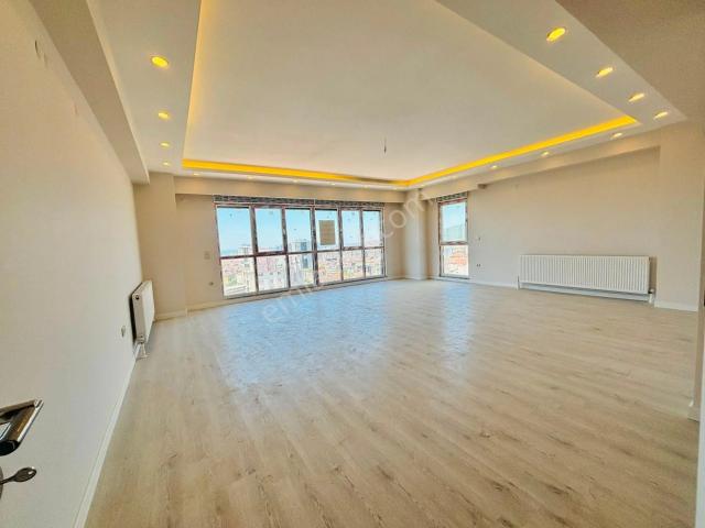 Yakacık Yeni Mah Güvenlikli Site İçi 4+1 Ebeveyn Banyolu Lüks Kiralık Daire