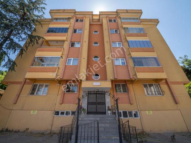 Yakacık'da Deniz Manzaralı Satılık Çatı Piyesli Daire
