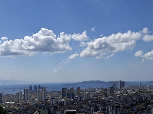 Yakacık'ta Adalar Manzaralı Havuzlu Tam Müstakil 5+1 Villa