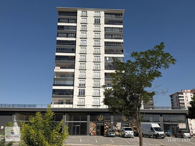 YAKACIK GÖBEKTE 4+1 KAPALI BALKON KİRALIK YENİ DAİRE