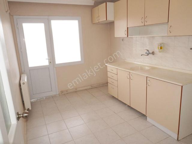 Yakakent Kiralık Fiyat Düştü 3+1 Doğalgaz+balkonlu+denizmanzaralı serkan