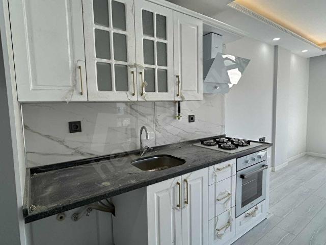 YAKAKENT'TE LüX Cam Balkon Kombi Led Ocak Fırın Davlumbaz Takılı