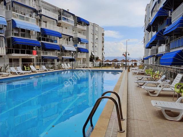 Yakamoz Emlak'tan Kumla'da Satılık Denize Sıfır Havuzlu1+1 Daire