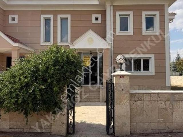 Yakamoz Gayrımenkul Başarı Vıllalarında Kıralık Vılla