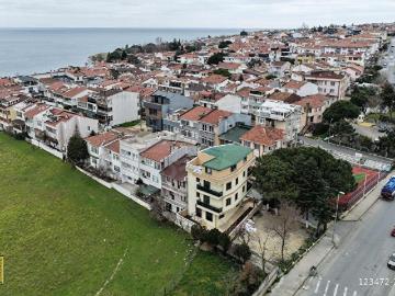 Yakamoz Sitesinde 5+2 Teraslı İskanlı Asansörlü denize 100m2