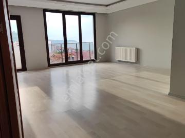 Yalı Gayrimenkulden Sürmene Merkez Manzaralı Ebeveyn Banyolu 3+1