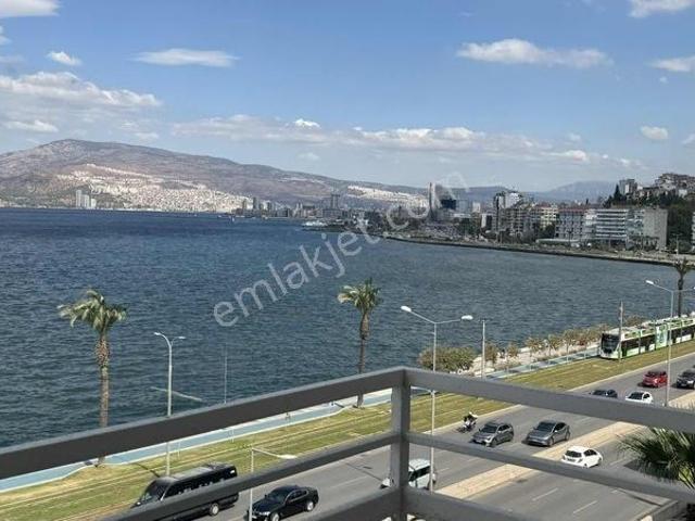 Yalı'da Panaromik Deniz Manzaralı 3+1 180m2 Arakat