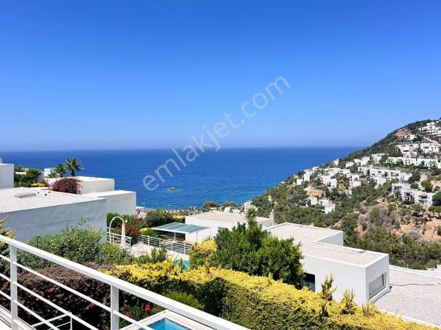 Yalıkavak'ta,4+1,müstakil Havuzlu,deniz Manzaralı Villa