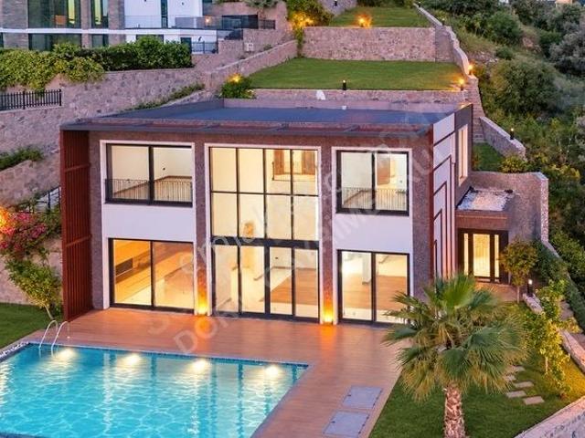 Yalıkavak'ta 1.000 M2 Arsa Paylı Deniz Manzaralı Satılık Villa
