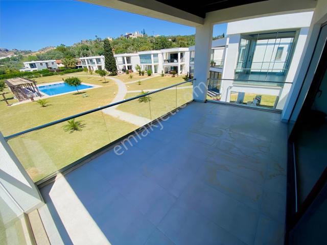 Yalıkavak'ta,yıllık Kiralık,2+1,havuzlu Site İçinde,2 Banyolu