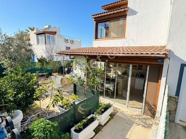 Yalıkavakta Deniz Manzaralı Tripleks Villa