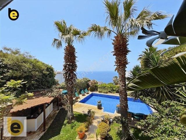 Yalıkavak'ta Deniz Manzaralı, Geniş Bahçeli, Havuzlu 5+2 Villa