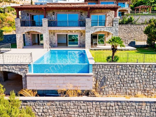 Yalıkavak'ta Doğa İle İç İçe 1.000m² Arsa İçinde Satılık Villa