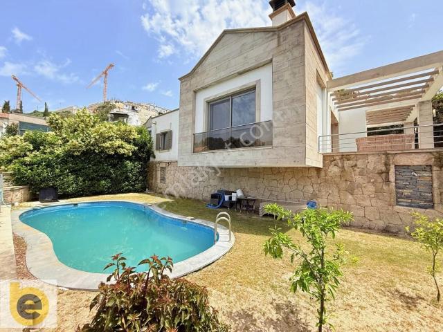 Yalıkavak'ta Havuzlu Doğa Manzaralı Tek Katlı 3+1 Satılık Villa