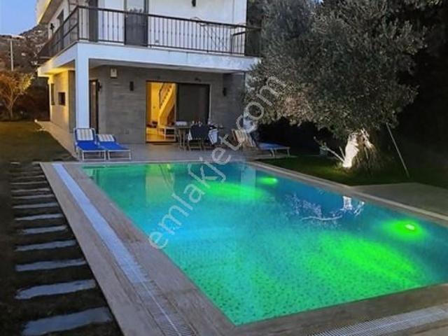Yalıkavak'ta Merkezi Konumda 4+1 Kiralık Villa