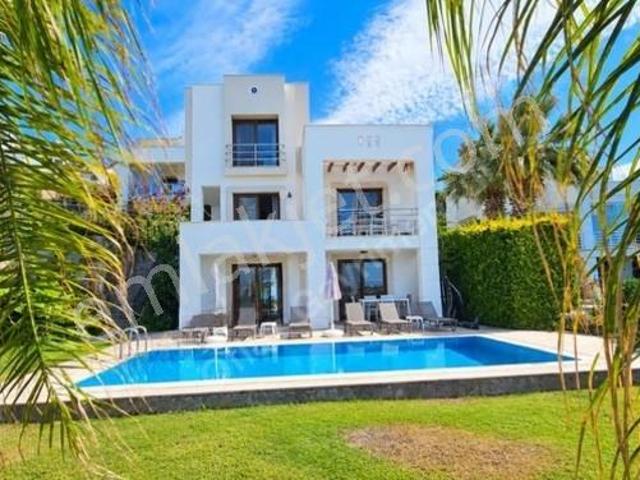 Yalıkavakta Panoramik Deniz Manzaralı, Müstakil Havuzlu Villa