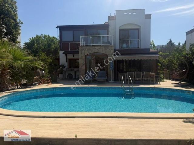 Yalıkavak Bölgesinde Müstakil Havuzlu Bahçeli Yıllık Kiralık
