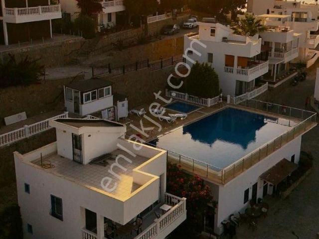 Yalıkavak Geriş'te Full Deniz Manzaralı Ortak Havuzlu Müstakil Villa