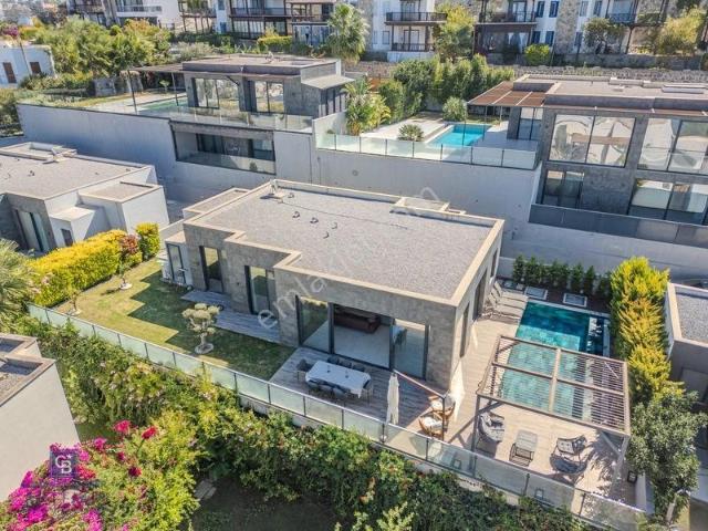 Yalıkavak Kiralık 3+1 Özel Havuzlu Bahçeli Yatay Mimari Villa