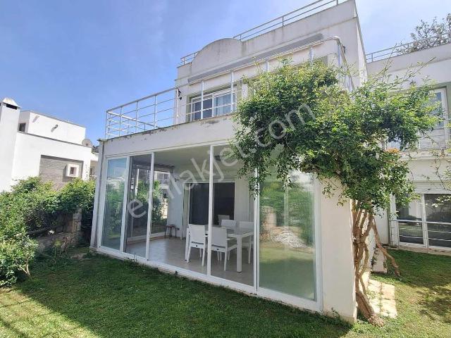 Yalıkavak Marinada Havuzlu Sitede Eşyalı Kiralık 2+1