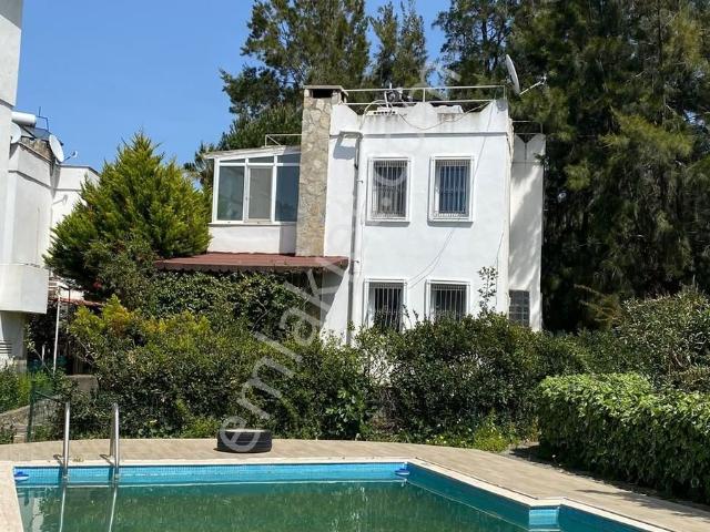 Yalıkavak Merkezde Doğa İle İç İçe Satılık Villa