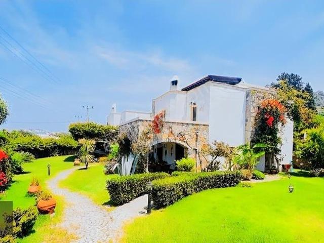 Yalıkavak Merkezde Deniz Manzaralı, Eşyalı 4+1 Villa