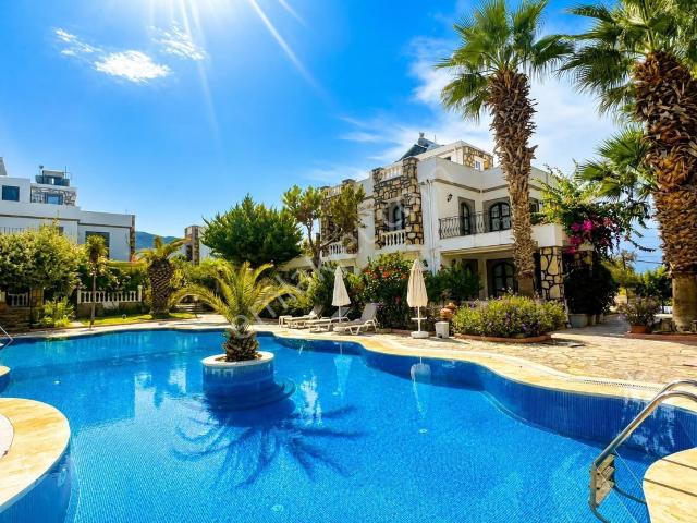 Yalıkavak Merkez'de Havuzlu Sitede Kiralık Müstakil 3+1 Villa