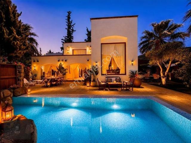 Yalıkavak Merkezde Müstakil Havuzlu Otantik Villa