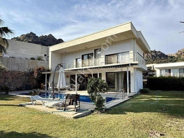 Yalıkavak' Ta Müstakil Özel Havuzlu 3+1 Modern Villa